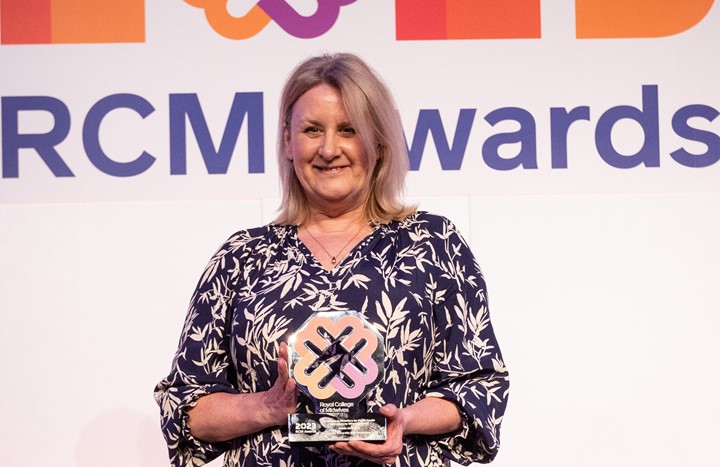 A project that has increased healthy eating among vulnerable pregnant women across Greater Manchester has led to midwife Susan McAuliffe winning a national award.  